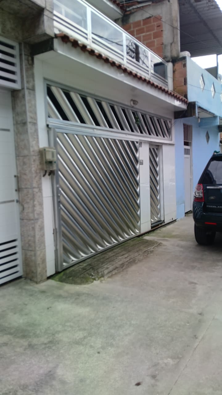 Portão metálico